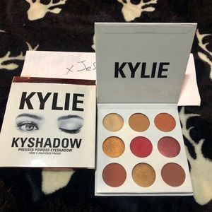 ♥️KYLIE KYSHADOW-THE BURGUNDY PALETTE♥️